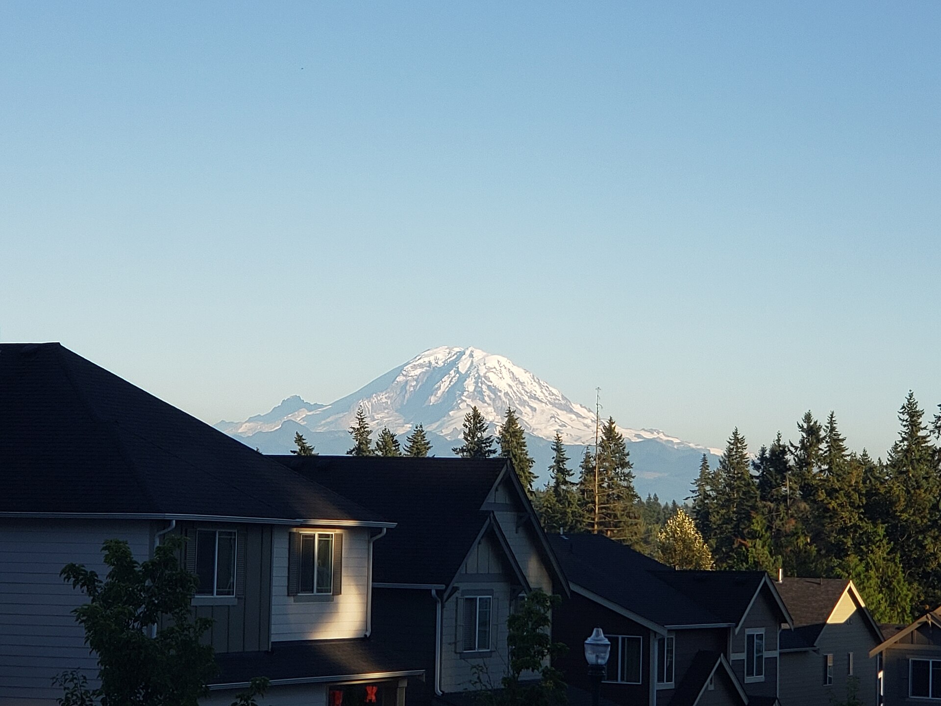 Mount Rainier views near Covington, WA